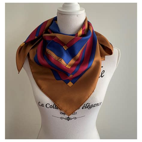 prix foulard en soie dior|foulard carré de soie.